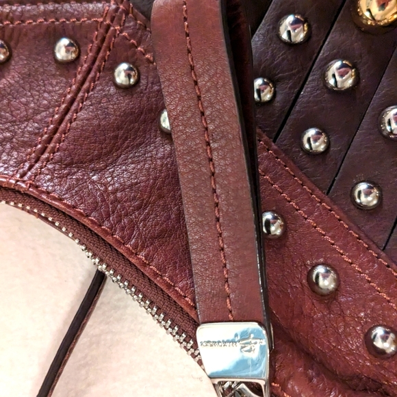 Makowsky Brown Studded Wide Fringe Crossbody Bag - Picture 4 of 7